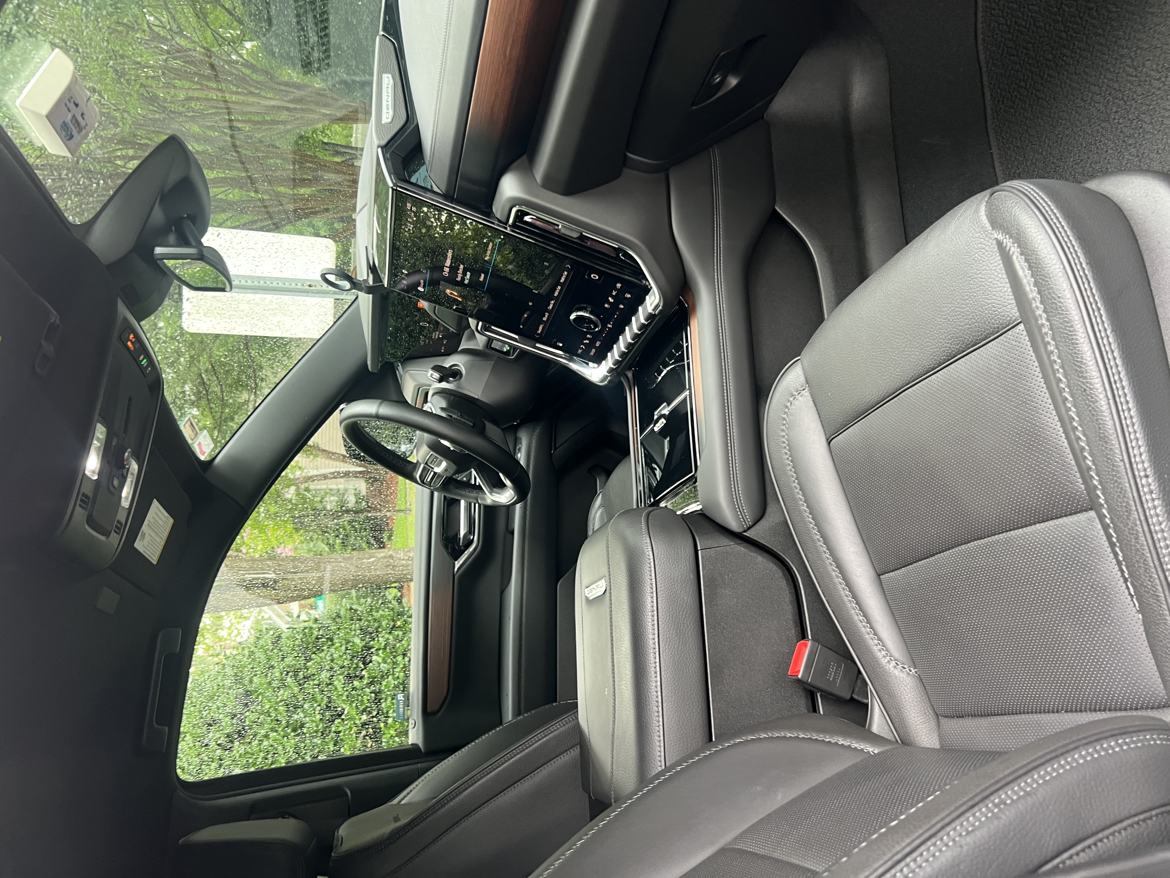 GMC Yukon Denali XL Interior Front